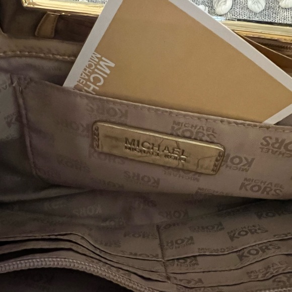 Michael Kors shiny gold clutch - Picture 5 of 9